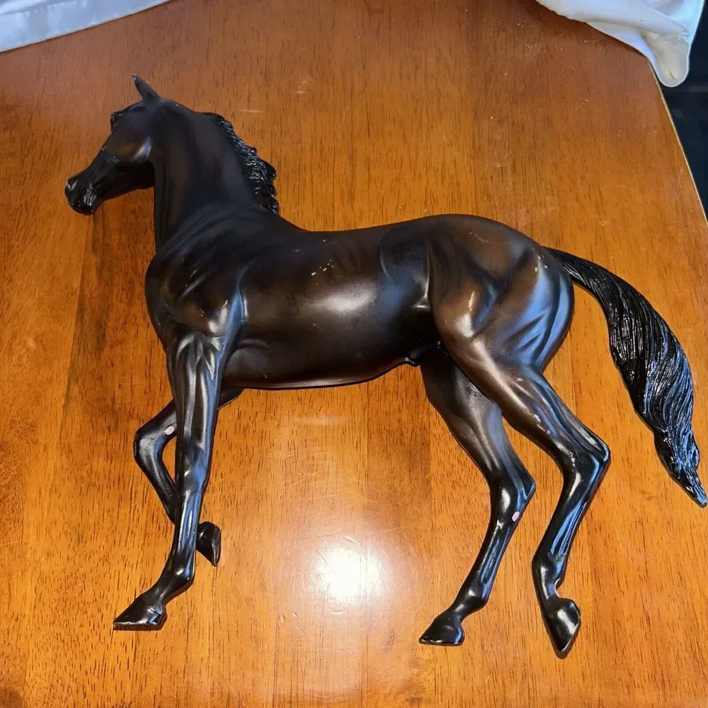 Breyer Reeves Zenyatta Mold Dark Brown / Black Traditional Horse Figure‎ Toy